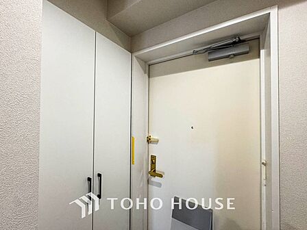 居住者の帰り、訪れる方を優しく迎えてくれる玄関です。