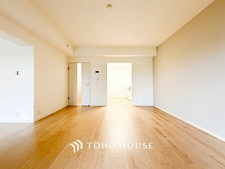 忙しい朝でも、しっかり家族が揃って食事をして頂けるゆとりある大きさのダイニングスペース。