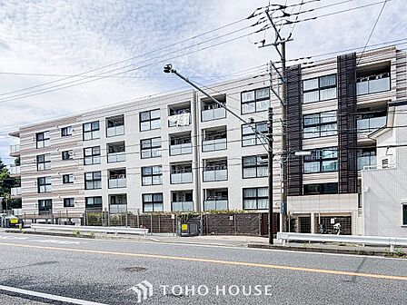 時代の流れに惑わされないシックなカラートーンで街並みに溶け込む外観。