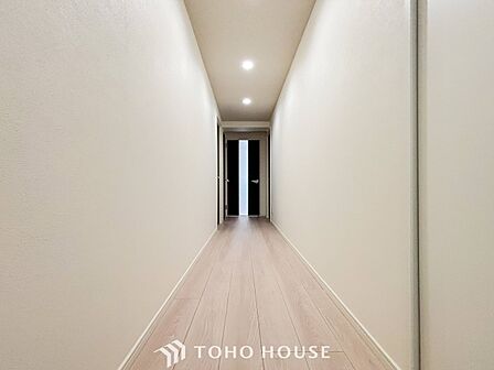 やわらかな陽射しがふりそそぎ、ゆったりした時間が流れる室内。