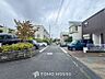 外観：前面道路含む現地写真『快適』は「家」と「街」と「環境」が調和した時に訪れるだと改めて感じさせてくれます。