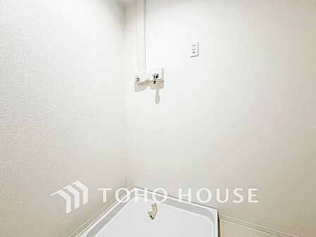 洗濯機を配置しても十分なスペースを確保しております。