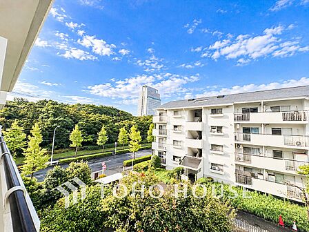 開放的で気持ちの良い眺望と青い空を満喫できます。