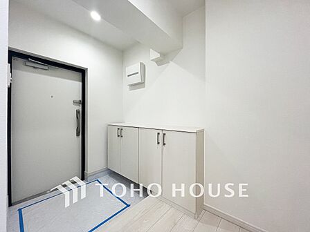 居住者の帰り、訪れる方を優しく迎えてくれる玄関です。