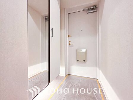 居住者の帰り、訪れる方を優しく迎えてくれる開放感のある玄関。
