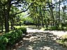 周辺：こどもログハウスがある公園。木のぬくもりを感じながら自由に遊べる屋内施設です。