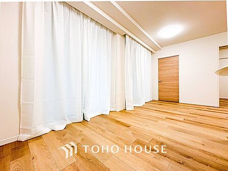 あたたかい日差しがたっぷり降り注ぐLDKは自然と家族の顔があかるい笑顔に。