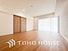 室内：開放感あるリビングダイニング。ご家族とのんびりしたひと時を過ごせますね。