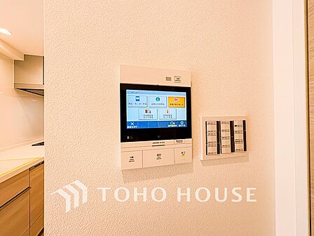 誰が来てもわかる様にモニター付きインターホンを設置。