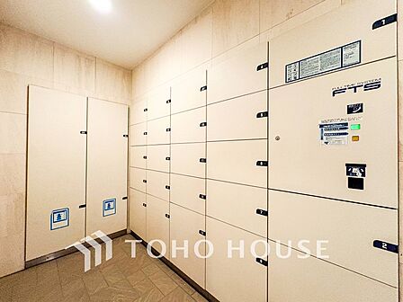 普段留守がちなご家族にも安心な宅配ボックスを完備。再配達を頼む手間を省ける嬉しい設備です。