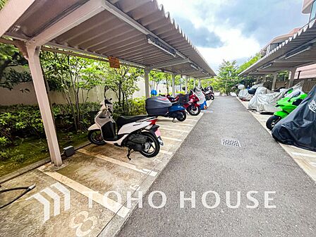 敷地内にバイクや自転車置き場がございます。