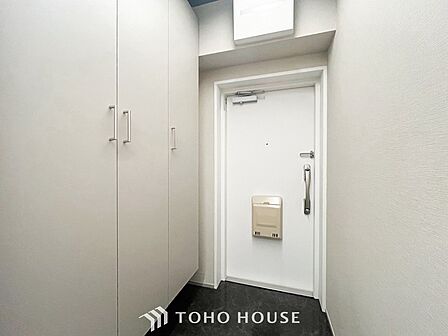 居住者の帰り、訪れる方を優しく迎えてくれる玄関です。