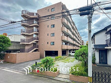 前面道路含む現地写真『快適』は「家」と「街」と「環境」が調和した時に訪れるだと改めて感じさせてくれます。