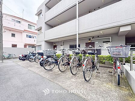 敷地内に駐輪スペースがございます。
