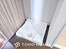 室内：洗濯機を配置しても十分なスペースを確保しております。