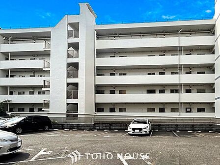 閑静な住宅街の一角、ひと時のくつろぎが生まれ、ゆっくりと愛着が育まれていきます。