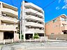 外観：前面道路含む現地写真『快適』は「家」と「街」と「環境」が調和した時に訪れるだと改めて感じさせてくれます。