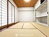 和室：洋室とはまた違った良さと味わいがある和室。畳の香りに癒され、和の空間を感じることのできる落ち着きある一部屋です。