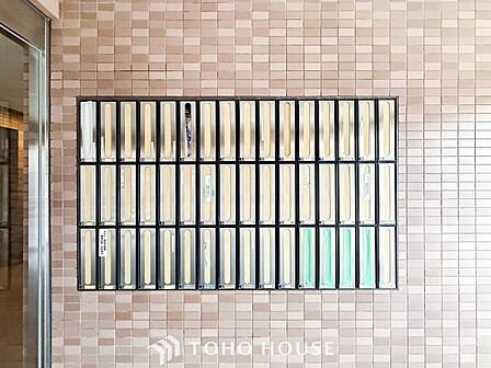 取り出しやすいエントランス内郵便受け。