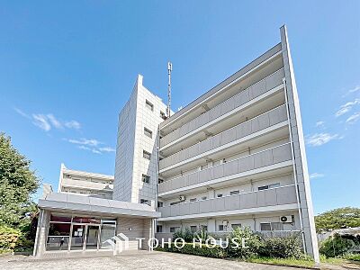 外観：風を感じ青い空から太陽の恵みを感じる温もり溢れる佇まい。