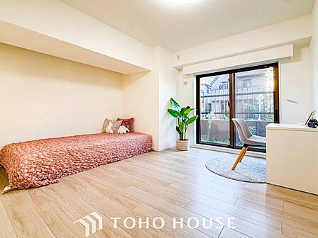 一日の疲れをいやしてくれる主寝室。自分時間を快適に過ごすプライベートルーム。