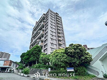 住む人を映し出す洗練された佇まいは、いつまでも輝き続けながらいつしか街の風景に溶け込んでいきます。