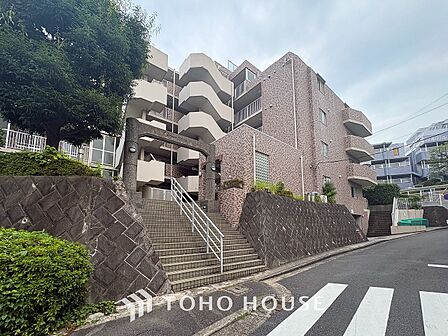 時代の流れに惑わされないシックなカラートーンで街並みに溶け込む外観。