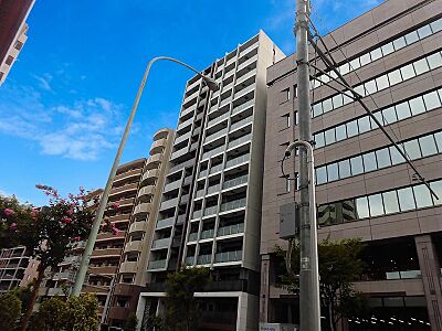 外観:重厚感のあるスタイリッシュな外観デザインが、住む人のステータスと暮らしの満足度を高めます 外観:重厚感のあるスタイリッシュな外観デザインが、住む人のステータスと暮らしの満足度を高めます