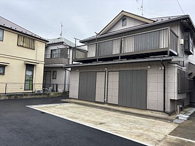 外観:青空に映える洗練された佇まい。家族の日常を優しく包み込む温もりある外観。 外観:青空に映える洗練された佇まい。家族の日常を優しく包み込む温もりある外観。