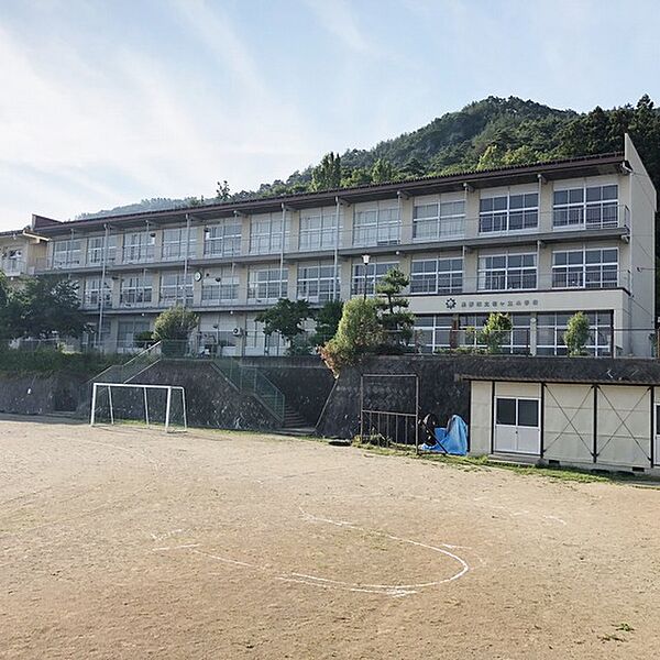画像25:小学校「長野市立松ケ丘小学校まで1302ｍ」