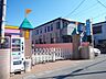 周辺：おけがわ幼稚園 園庭には四季折々の美しい花を咲かせる樹木や草花がたくさんあります。春のご入園には大桜が満開のお出迎え。保育室全室空調完備・給食調理室・夏期プール・通園バス・ 