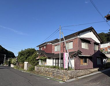 外観:角地で日当たりも良好 外観:角地で日当たりも良好