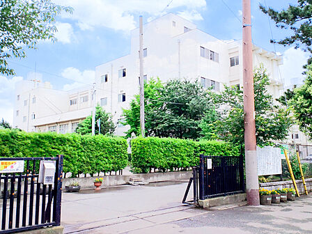 大和市立引地台中学校　664ｍ