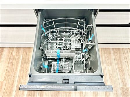 食洗機付きで日々の家事を快適にし、自分時間や家族との時間をゆったり確保できます。