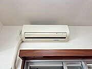 玄関側5.2帖の洋室のエアコン※残置物です