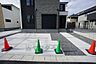 駐車場：駐車スペースはゆとりある2台分を確保。マイカー用に、お客さま用に、余裕を持ってご利用いただけます。
