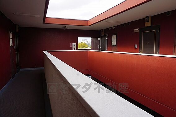 広々とした廊下...