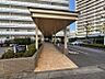 エントランス：エントランスまでの距離は少しありますが、屋根が続いているので雨が降っても安心です◎
