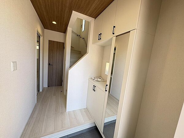 玄関を拡大表示