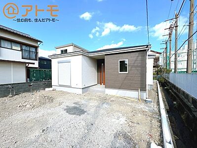 外観：階段を使わず行き来できる平屋建て♪