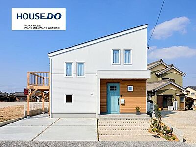 外観:雑貨屋さんのような雰囲気を演出したモデルハウス! コンセプトは「コンパクトリッチなお家」。延床面積32坪の建物の中に、暮らしを楽しむ工夫が詰まっています♪ 外観:雑貨屋さんのような雰囲気を演出したモデルハウス! コンセプトは「コンパクトリッチなお家」。延床面積32坪の建物の中に、暮らしを楽しむ工夫が詰まっています♪
