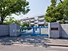 周辺：川口市立中居小学校 徒歩3分。 180m