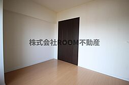 スタンダードな洋室です