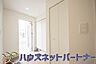 玄関：玄関扉を開くとゆったりとした空間。この感動を現地で是非体感してみて下さい。