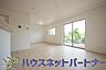 室内：明るく開放的なダイニング。家族とのコミュニケーションが取りやすく、みんなの笑顔が溢れます