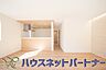 室内：リビングは、食事スペースと寛げる場所設けてもまだ余裕の広さ。明るい光が照らしてくれます。