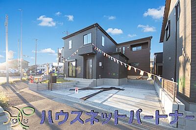 外観:堂々たる趣ながら、主張し過ぎずどこか余裕を感じさせるシャープなフォルムで佇む邸宅は、晴天の空と照らし合わせる事で、本来あるべき完成形の姿を見せてくれます。 外観:堂々たる趣ながら、主張し過ぎずどこか余裕を感じさせるシャープなフォルムで佇む邸宅は、晴天の空と照らし合わせる事で、本来あるべき完成形の姿を見せてくれます。