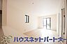 室内：カウンターキッチンなら、リビングで遊ぶ子供の様子を見ながら料理ができるので安心です。料理を運んでもらったり、子供にお手伝いしてもらいやすいのもいいですね♪