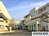 周辺：取手市立取手小学校 徒歩10分。 650m