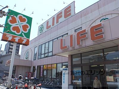 周辺:ライフ 西七条店まで910メートル 周辺:ライフ 西七条店まで910メートル